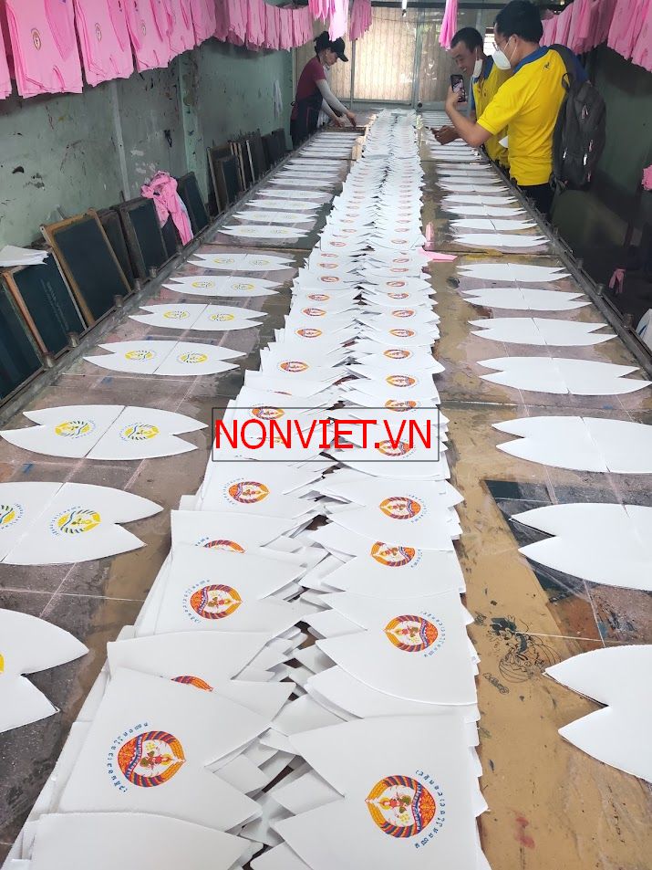 In lụa logo lên nón giá rẻ